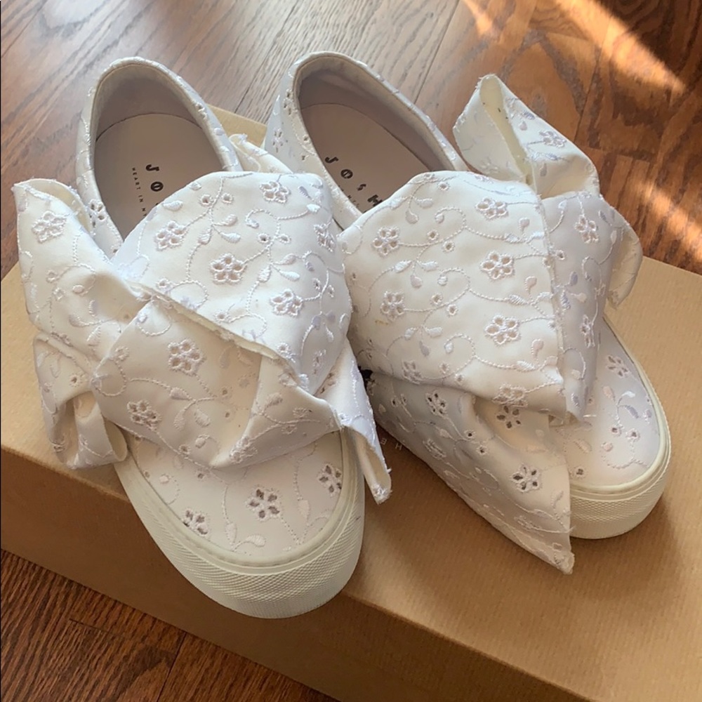 Joshua’s Woman’s Sneaker
